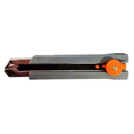 CUTTER SUPER PROFESSIONALE IN ABS GOMMATO CON ROTELLA CARDINALE 25 mm