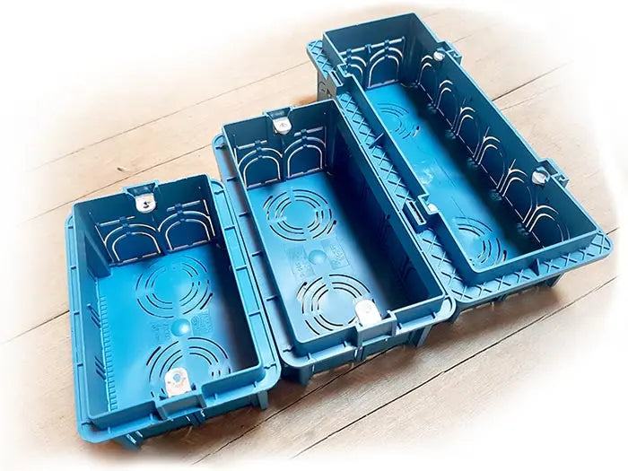 CASSETTA DA INCASSO 3 Posti (95x73x50 mm)