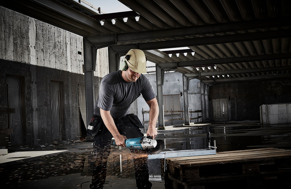 WINKELSCHLEIFER 'GA9020' MAKITA Ø 230 mm - 2200 Watt