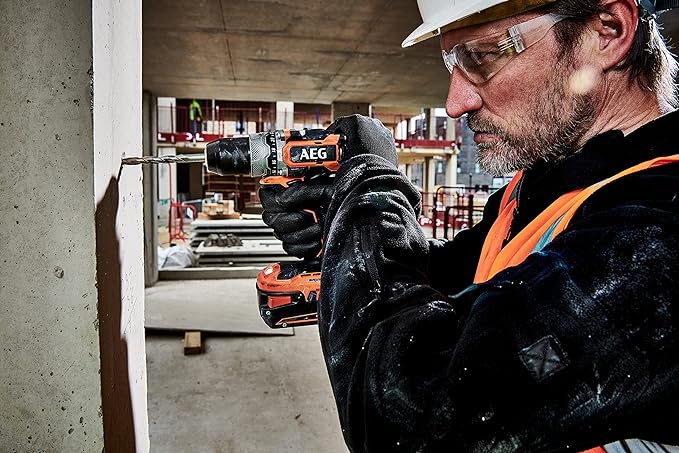 PERCEUSE À PERCUSSION SOUS-COMPACTE SANS BALAI SUR BATTERIE 'BSB18SBL-202C' AEG 18V 2.0Ah