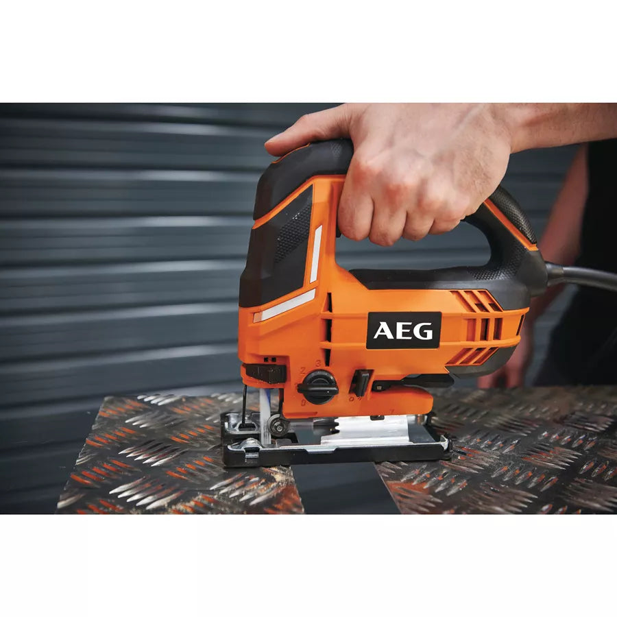 SCIE SAUTEUSE 'STEP 100X' AEG 700 W