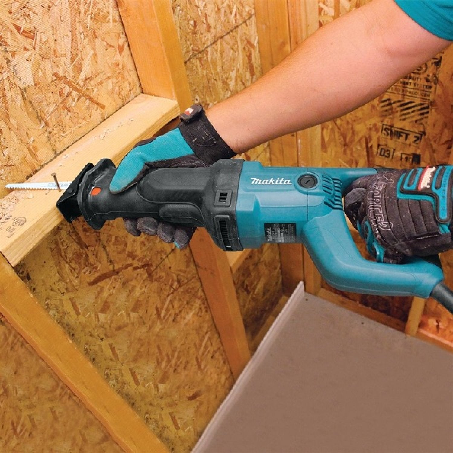 SCIE SABRE « JR3051TK » MAKITA 1 200 W