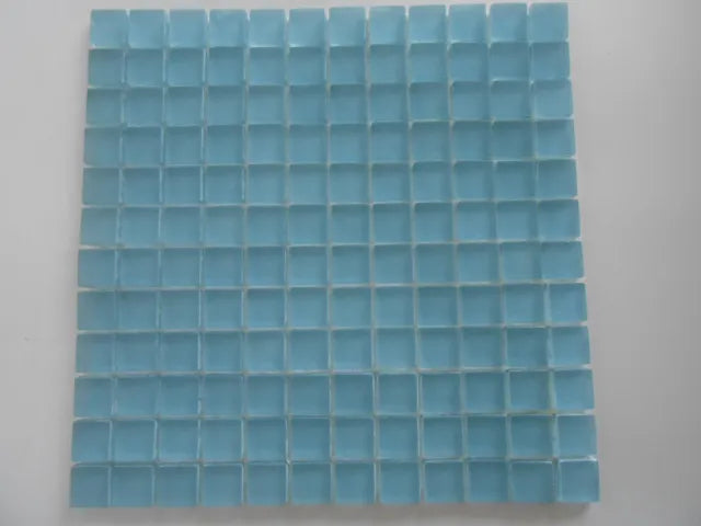 BRIQUE DE VERRE ONDULÉE BLEU CIEL SATINÉE 19x19x8 cm