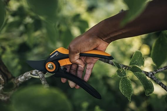SÉCATEUR BYPASS 'PLUS P541' FISKARS 21 cm